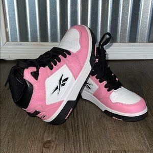 NWOT Reebok Kids high top Sneakers in Pink and White size 1